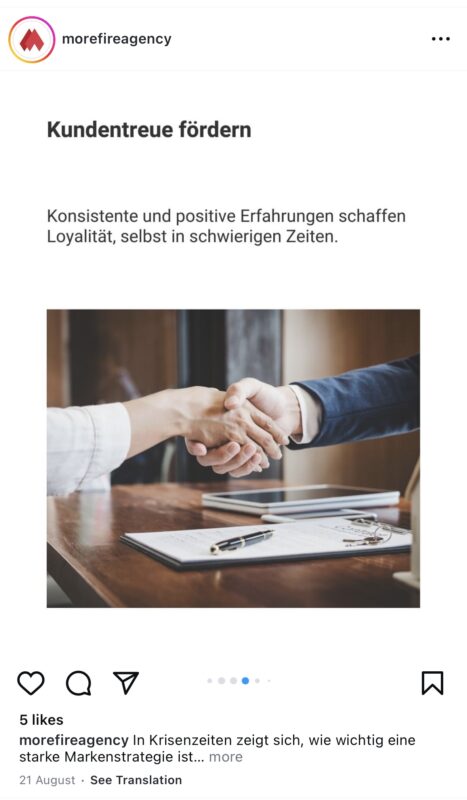 Handschlag zwischen zwei Geschäftspartnern als Symbol für Kundentreue