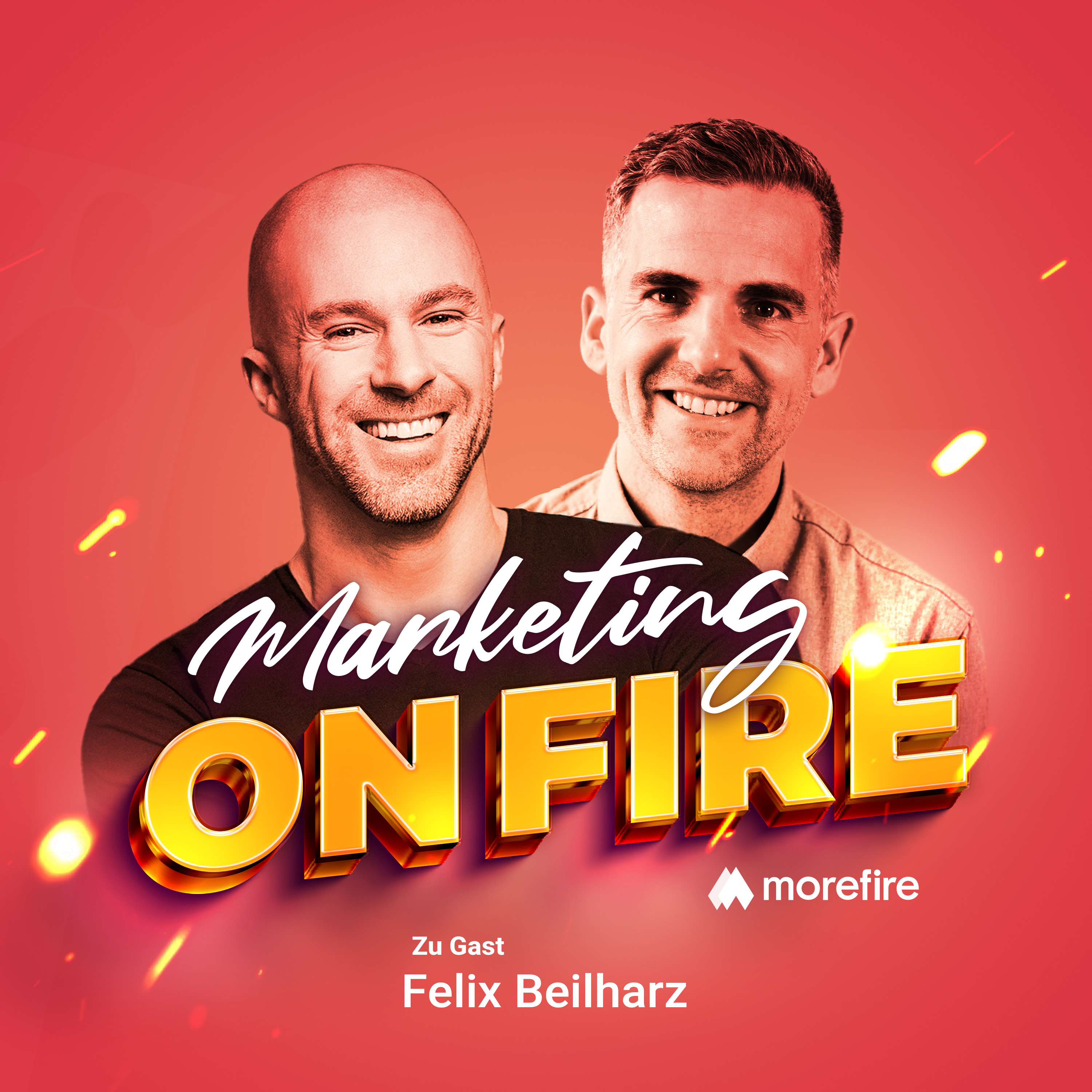 Felix Beilharz und Gastgeber des Marketing on Fire Podcasts vor einem roten Hintergrund