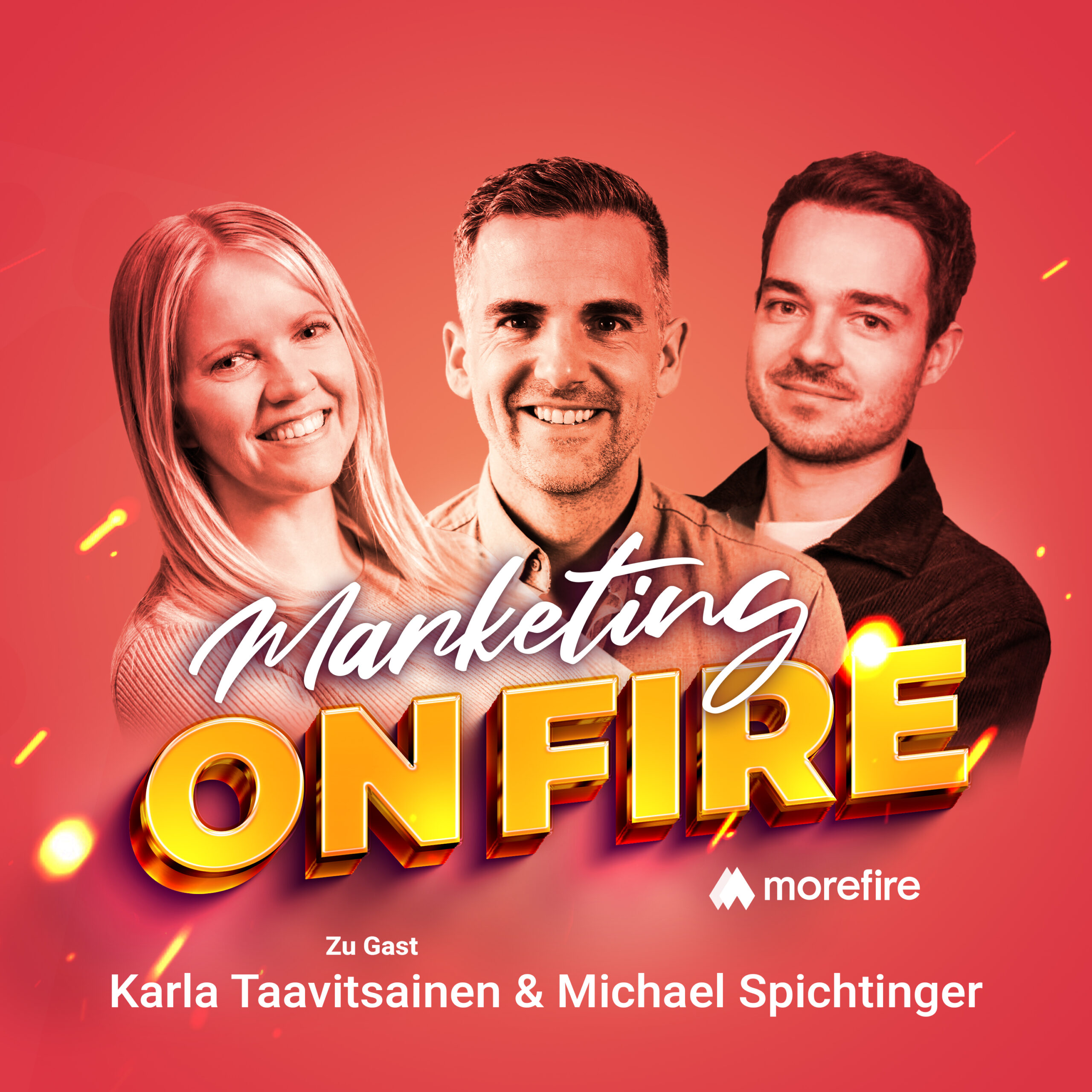 Moderatoren des Marketing on Fire Podcasts mit Gästen Karla Taavitsainen und Michael Spichtinger, lächelnd vor rotem Hintergrund